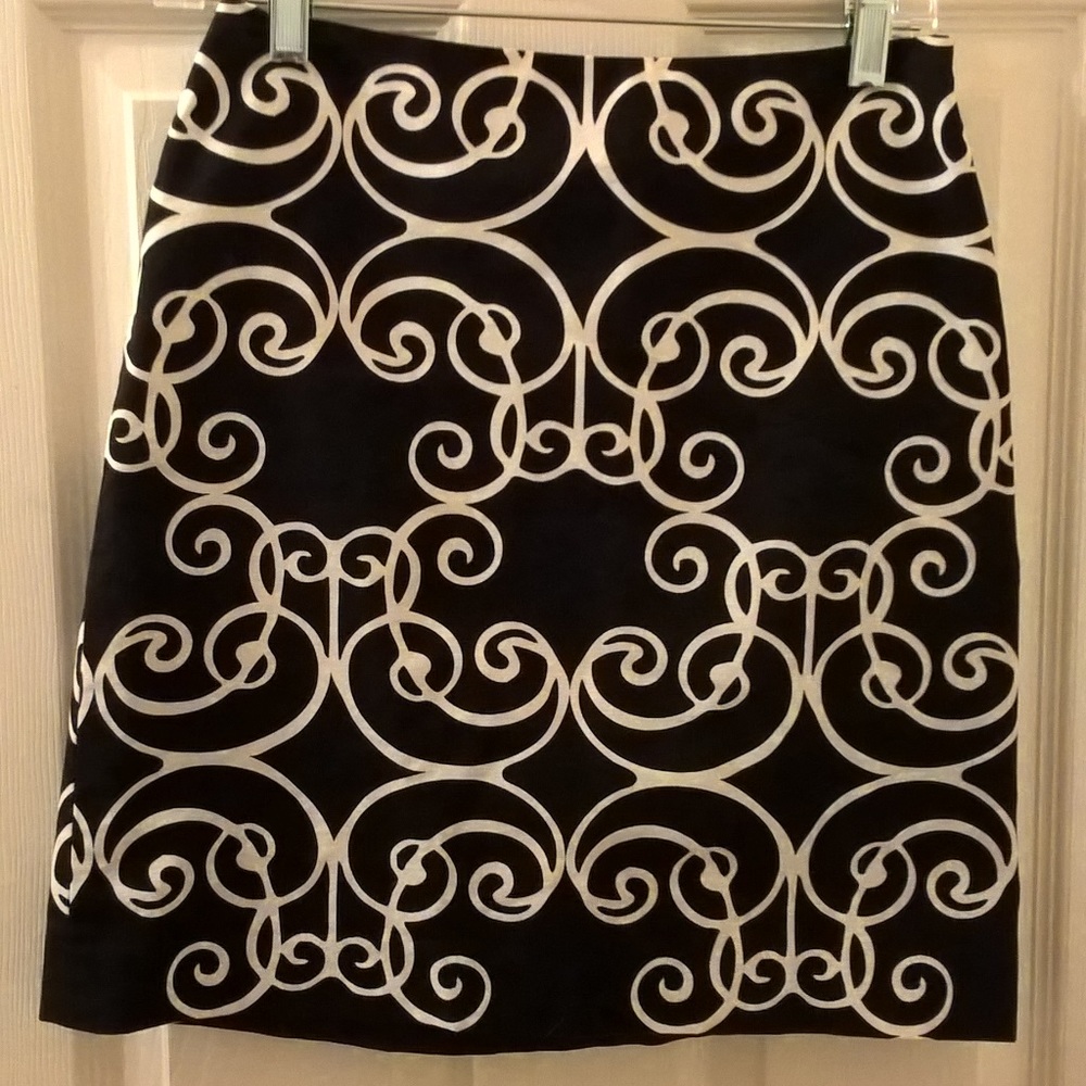 Ann Taylor black/white patterned skirt size 0P